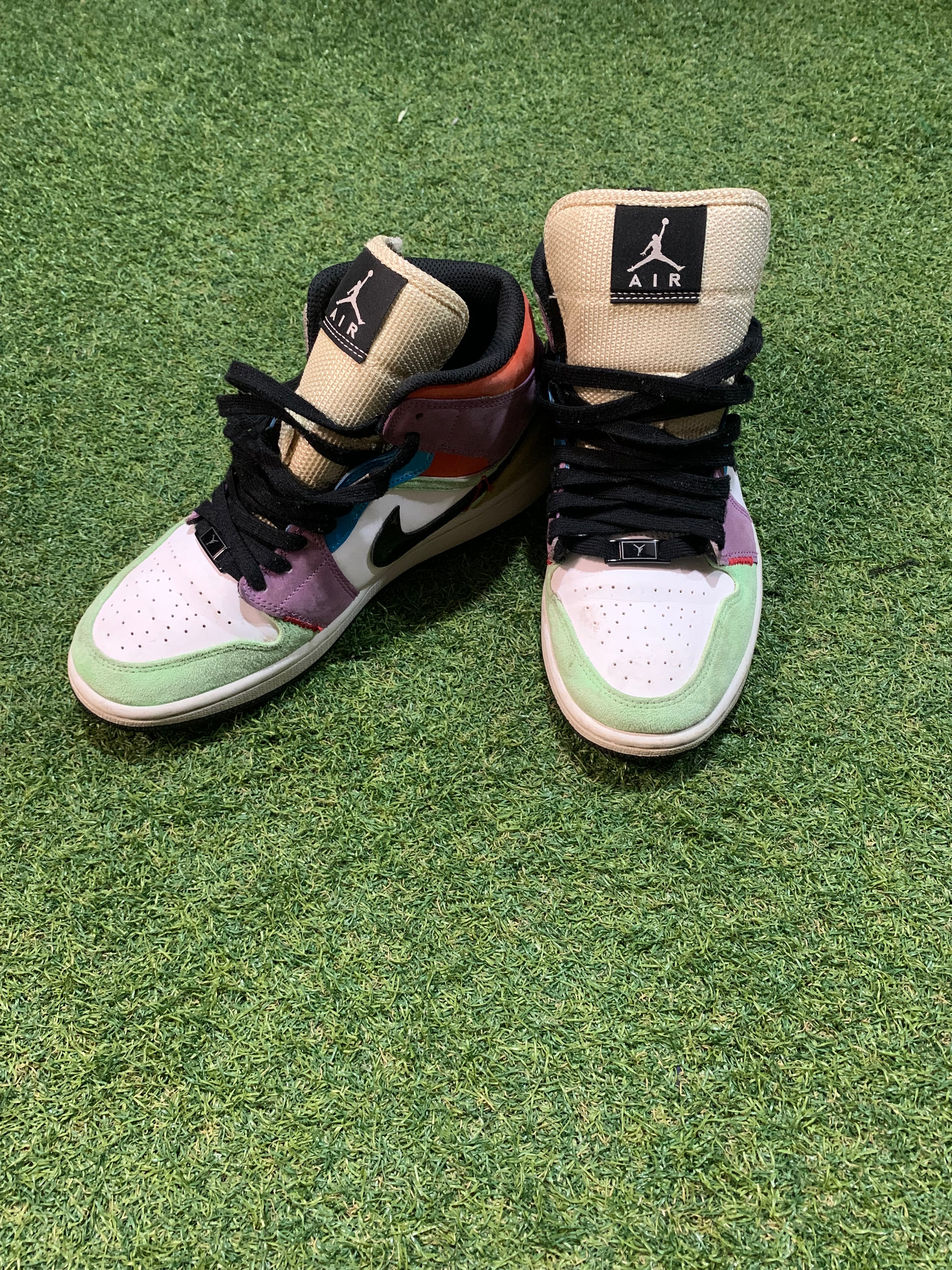 Mid Jordan 1’s