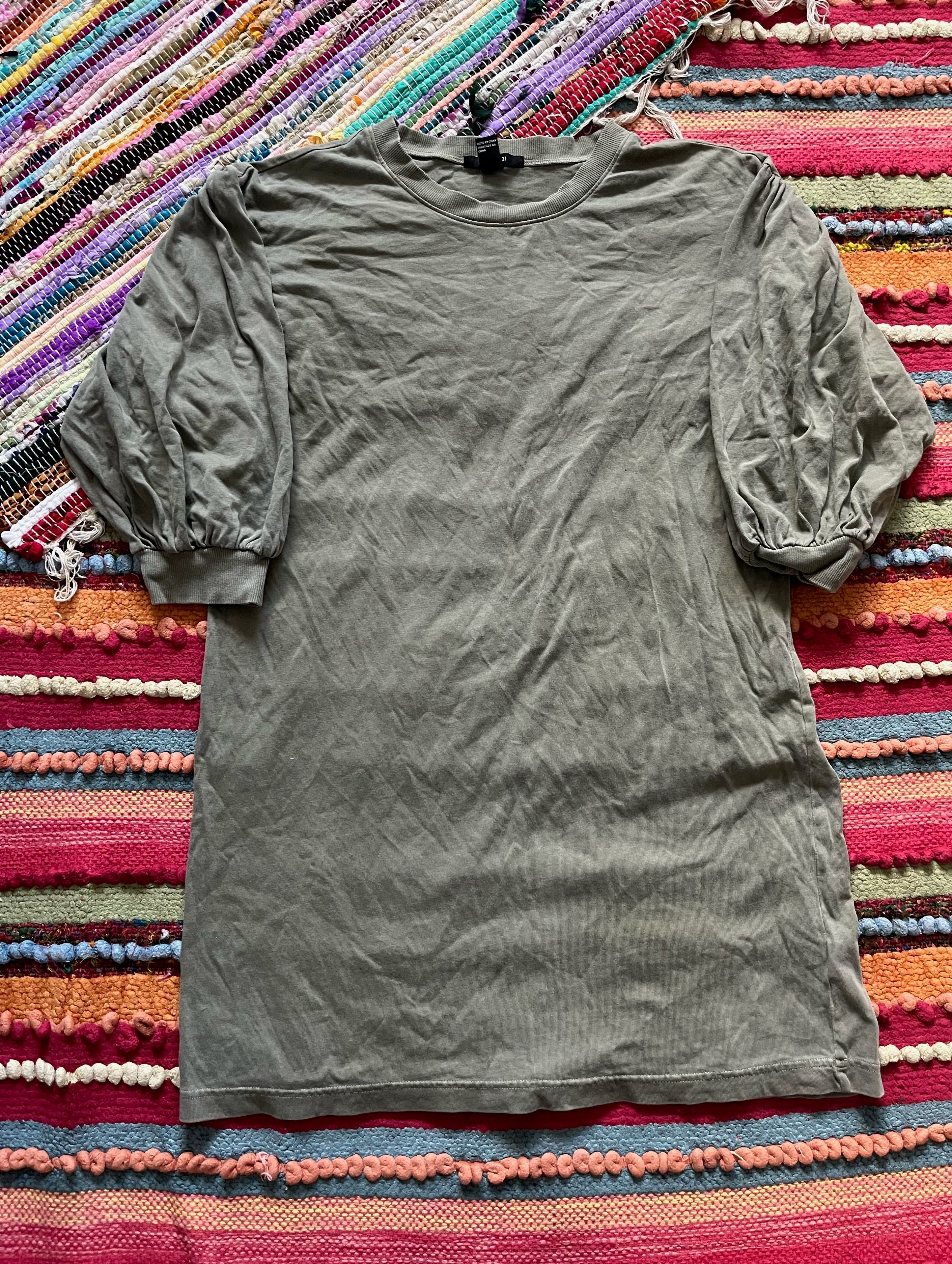 Puffy short sleeve dress