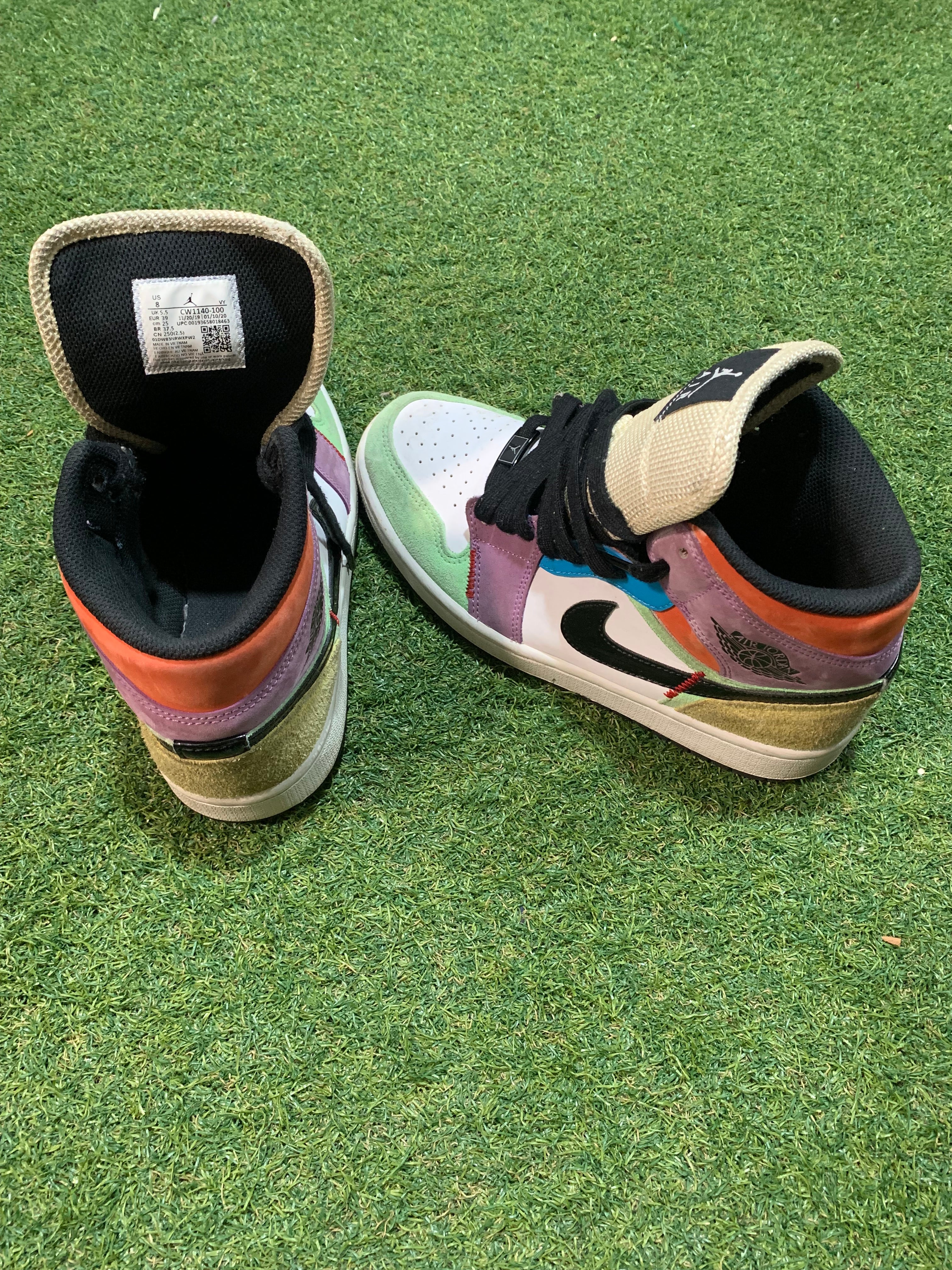 Mid Jordan 1’s